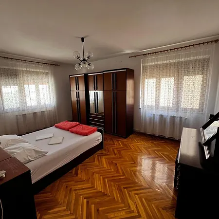 Mila * Biograd Na Moru